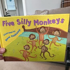 CHILDERN’s Book Five Silly Monkeys🐒🐒
Illustrated by Steve Haskamp AGES 3+